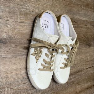 Shu shop slides size 9